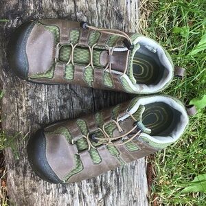 Keen CNX brown leather hikers